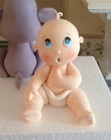 Birthday Cakes - Baby....Carlos Lischetti workshop Sculpy Ideas, Fondant People, Fondant Baby, Cake Topper Tutorial, Fondant Animals, Fondant Cake Toppers, Cake Central, Fondant Tutorial, Fondant Decorations