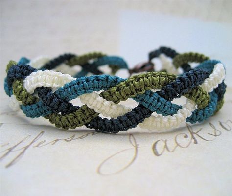 Macrame Simple, Braided Macrame, Macrame Bracelet Patterns, Makramee Diy, Hemp Jewelry, Bracelet Macrame, Hemp Bracelets, Diy Jewlery, Bracelet Simple