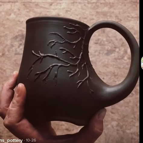 Unique Mug Handles, Mug Handle Ideas, Clay Carving Designs, Tree Ceramics, Pottery Underglaze, Mug Handles, Carving Pottery, Pottery Handles, Handle Ideas