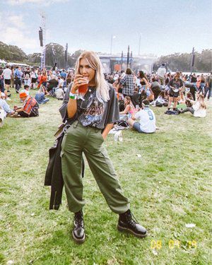 Check out this look I found on LIKEtoKNOW.it http://liketk.it/2E3G9  Download the LIKEtoKNOW.it app to see! Festival Streetwear Outfit, Edgy Music Festival Outfit, Music Festival Fall Outfits, Casual Fall Festival Outfit, Sylvan Esso Concert Outfit, Festival Outfits Alternative, Concert Outdoor Outfit, Festival Cold Outfit, Cold Music Festival Outfit