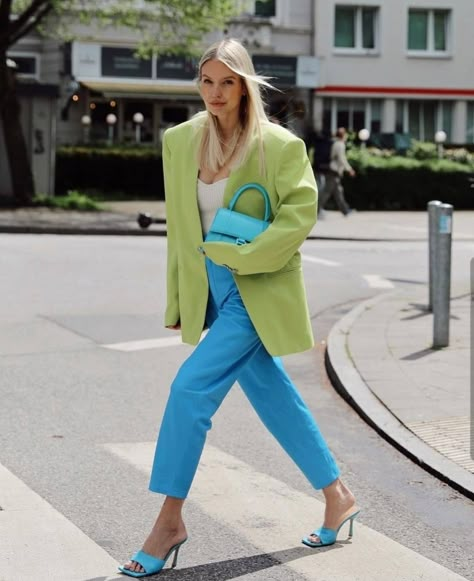 Green And Blue Outfit, Blue And Green Outfit, Lime Outfit, Lime Green Outfits, Leonie Hanne, Color Combos Outfit, Color Blocking Outfits, Green Blazer, Looks Street Style