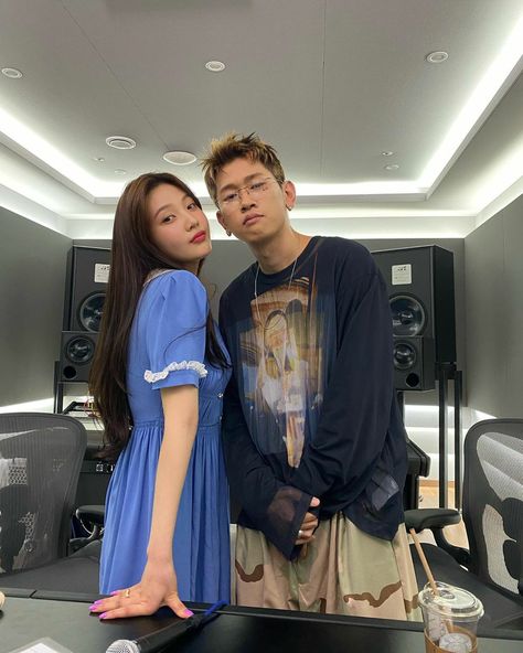 Crush And Joy, Joy And Crush, Korean Celebrity Couples, Doll Collar Dress, Joy Instagram, Joy Red Velvet, Soo Young, Yeri Red Velvet, Velvet Clothes