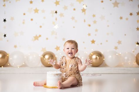 One Year Old Photoshoot Studio, Half Birthday Baby, 2nd Birthday Photos, Cake Smash Inspiration, Baby Girl Decor, Smash Cake Girl, Baby Cake Smash, Boho Birthday Party, 1st Birthday Girl Decorations