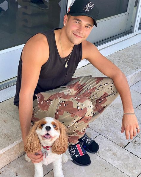 612 Likes, 32 Comments - Noele (@noele_mybelle) on Instagram: “💕🐶💘” Austin Mahone Instagram, Fall Baddie, Skater Boys, Austin Mahone, Love You Baby, Bad Boy, Male Face, Both Sides, Male Models