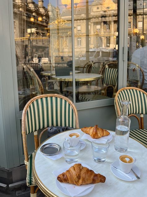 PARIS - 10 PRETTIEST CAFES PARIS - 10 PRETTIEST CAFES Outdoor French Cafe, Paris Breakfast Cafe, Paris Aesthetic Cafe, European Cafe Aesthetic, French Cafe Interior, Parisian Cafe Aesthetic, French Cafe Aesthetic, Paris Restaurants Interior, Paris Cafe Aesthetic