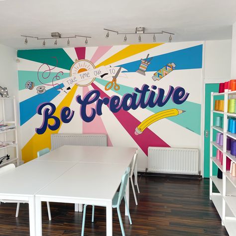 Mural For School Wall, Art Room Painting Ideas, School Mural Ideas Creative, Creative Wall Murals, Art Room Wall, Wall Mural Art Design, Art Mural Ideas, Work Shops Ideas, Art Wall Mural