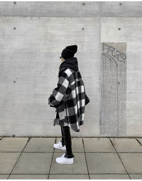 Minimalist Winter Outfit, Shacket Outfit, Checkered Coat, Elegante Casual, Streetwear Fashion Women, Looks Chic, Casual Winter Outfits, My Outfit, Mode Inspiration