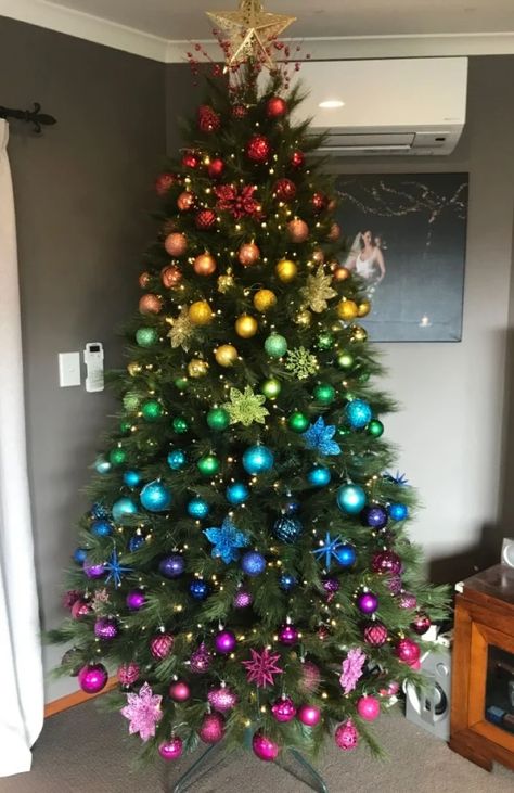 Colorful Christmas Decorations, Pencil Tree, Rainbow Christmas Tree, Christmas Tree Decorating Themes, Rainbows Christmas, Creative Christmas Trees, Christmas Tree Decorations Diy, Christmas Tree Inspiration, Christmas Themes Decorations