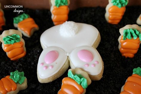 Create an adorable Easter Garden Patch Dirt Cake with this simple recipe. Use bunny and carrot cookies to create your little garden. Dirt Cake Recipes, Easter Cookie Recipes, Easter Bunny Cookies, Dirt Cake, Easter Sugar Cookies, Easter Cookie, Spring Cookies, Bunny Cookies, Bunny Head