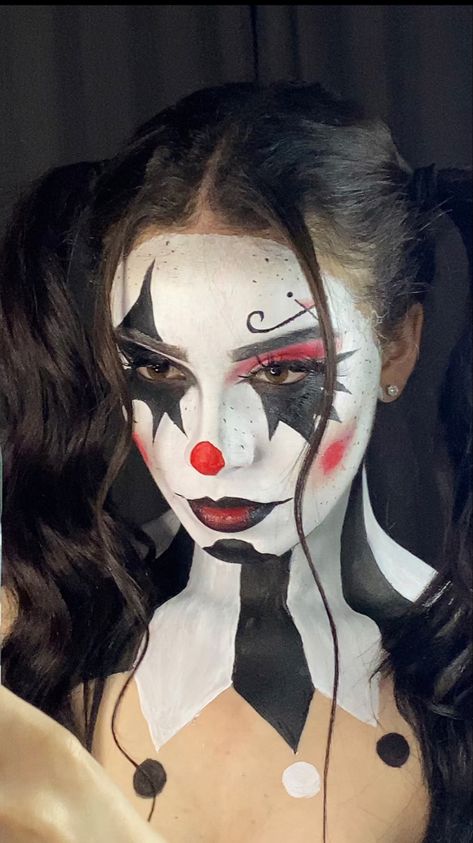 Makeup Ideas Halloween Clown, Jester Make Up Halloween, Halloween Clown Hairstyles, Jester Makeup Halloween, Scary Halloween Clown Makeup, Evil Clown Makeup Easy, Clown Jester Makeup, Halloween Face Paint Clown, Half Clown Face Makeup