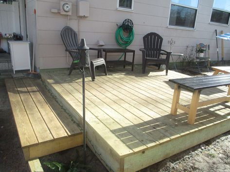 deck #1! my 10x10 frugal DIY floating deck Floating Deck Plans, Landscaping Around Deck, Diy Floating Deck, Freestanding Deck, Deck Cost, Ground Level Deck, Building A Floating Deck, Platform Deck, Deck Plan