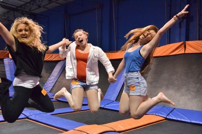 Get YOUR weekend going at Sky Zone!  Facebook.com/SkyZoneRoswell  #skyzone #skyzoneroswell #weekend  #fun #happy #jump Sky Zone Outfit, Trampoline Park Outfit, Preppy Trampoline Park, Trampoline Park Date, Trampoline Park Aesthetic, Trampoline Park Pictures, Aesthetic Trampoline Park, Factory Photography, Trampoline Jump