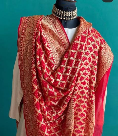 This Banarsi dupatta made of gajji silk is Just WOW🔥🔥.....give yourself a royal look by adding this dupatta to your Wardrobe🔥❤️ #banarasidupatta #gajjisilk #banarsitrend #weddinglook #lovered❤️ Follow for More😊 Bridal Sister Dress, Elegant Indian Outfits, Banarsi Design, Wedding Shopping List, Plain Kurti Designs, Banarsi Dupatta, South Indian Wedding Hairstyles, Plain Kurti, Dupatta Designs