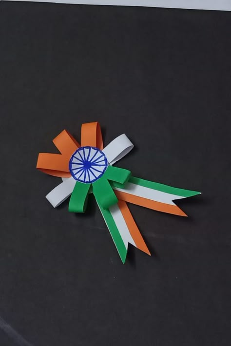 #badge
#independenceday
#indiaflagbadge
#indiatricolorbadge Independence Day Badge, Santa Kids Crafts, Freedom Artwork, Drawing In Circle, Independence Day Activities, Independence Day Card, August Crafts, Independence Day Theme, Flag Crafts