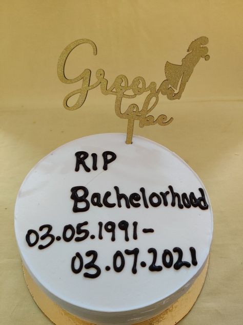 Bachelorette Party Ideas For Groom, Rip Bachelorhood, Last Bachelor Birthday Cake, Funny Engagement Cake, Bachelor Cake Ideas, Bachelor Party Cakes For Men, Bachelor Cake For Men, Groom To Be Decoration Ideas, Bachelorette Cake For Groom