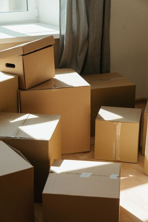 Do you have a big move coming up? Whether its your first apartment, your dream home, or a temporary move, there are some essentials that you'll need to make sure you bring. Check out these essential items that you'll need for your move! #Movers #MovingSoon #PackingList #PackingTips #OrganizationTips #NewHome Free Moving Boxes, Amazon Selling, Moving Help, Moving Checklist, Packing To Move, Moving Boxes, Visual Board, Big Move, Up House