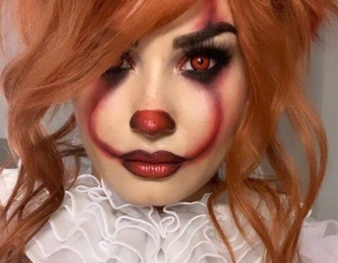 Demi Lovato Dress, Pennywise Halloween Costume, Halloween Costumes Women Scary, Pennywise Halloween, Halloween Makeup Clown, Halloween Make-up Looks, Clown Halloween Costumes, Halloween Dresses, Party College