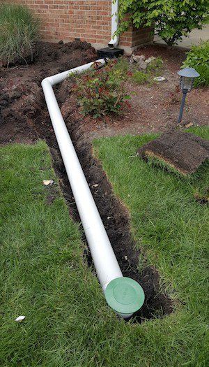 A pop-up drain emitter is part of a system that more efficiently carries water away from a house’s foundation than a standard downspout. Downspout Drainage, Gutter Drainage, Drainage Ideas, Landscape Drainage, Backyard Drainage, Yard Drainage, French Drain, Drainage Solutions, Yard Project