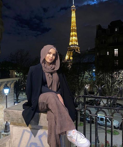 Paris Hijab Outfit, Baddie Hijabi Outfits, Modest Lookbook, Aesthetic Muslim Outfits, Dress Muslimah, Estilo Hijab, Stile Hijab, Hijabi Fits, Fashion Hijab Style