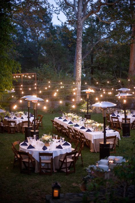 Outdoor Wedding Lighting, Romantic Backyard, Rustic Wedding Decorations, Deco Champetre, Outdoor Dinner, בר מצווה, Table Set Up, Outside Wedding, Backyard Party