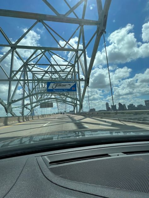 #memphis #bridge #memphistn #tennessee #skyline #aesthetic #aestheticwallpaper #photoshoot #photooftheday #pictures #driving #roadtrip #roadtripessentials #states #aestheticphotos #travel #traveling #travelgram #travelguide Memphis Bridge, Tennessee Aesthetic, Skyline Aesthetic, Memphis Skyline, Usa States, Memphis Tennessee, Road Trip Essentials, Memphis Tn, Tennessee