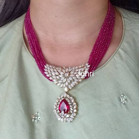 Ruby Pendant Design, Beats Jewellery, Ruby Jewelry Necklaces, Indian Wedding Jewelry Sets, Stone Bead Jewelry, Diamond Pendants Designs, Fancy Jewelry Necklace, Gold Jewelry Simple Necklace, Beautiful Gold Necklaces