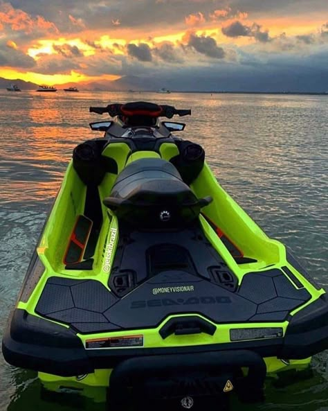 SEA-DOO (Jet-Ski) Jet Ski Aesthetic, Jet Ski Fishing, Ski Outfits For Women, Ski Pictures, Jet Skies, Ski Aesthetic, Ski Boats, Jet Skis, Cool Boats