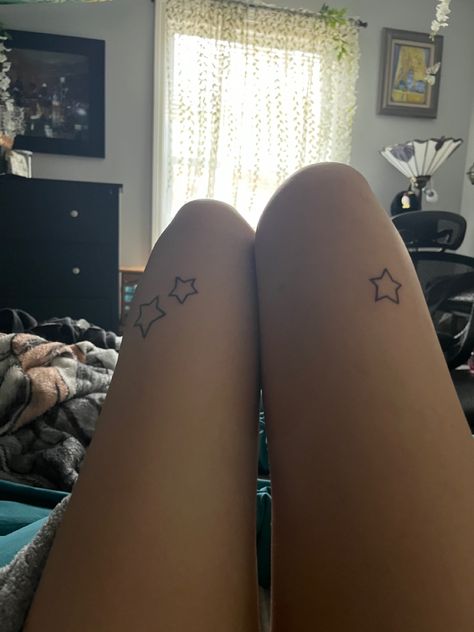 Minimalist Knee Tattoos Women, Stars Around Knee Tattoo, Stick And Poke Knee Tattoos, Stars Tattoo Thigh, Thigh Tattoos Small Simple, Stars On Leg Tattoo, Leg Star Tattoos, Star Tattoos Leg, Above Tattoo Knee