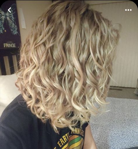 Short Permed Blonde Hair, Shoulder Length Hair Wavy Natural Blonde, 2023 Blonde Hair Trends Curly, Blond Permed Hair Short, Mid Length Blonde Curly Hair, Curly Blonde Lob, Blond Curly Hair Short, Blonde Curly Hair Medium Length, Blonde Curly Medium Length Hair