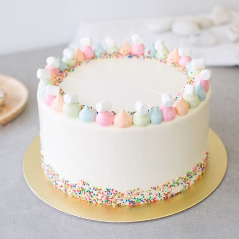 Baker's Brew Studio on Instagram: “Funfetti Vanilla Cake • A simple vanilla sponge cake, frosted with vanilla Swiss meringue buttercream, decorated with marshmallows and…” Cake Frosting Designs, Plain Cake, Vanilla Sponge Cake, Vanilla Sponge, Meringue Buttercream, Swiss Meringue, Funfetti Cake, Simple Birthday Cake, Cake Frosting