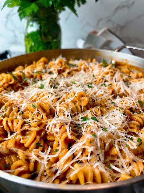 Simple Rotini Pasta Recipes, Tricolor Rotini Recipes, Tri Color Rotini Pasta Recipes Dinner, Creamy Rotini Pasta Recipes, Easy Rotini Pasta Recipes, Pasta Recipes Rotini, Tri Color Rotini Pasta Recipes, Rotini Pasta Recipes Easy, Rotini Recipes