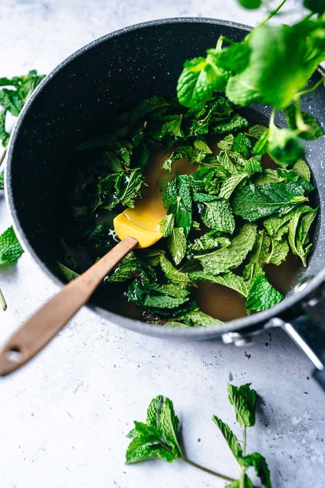 Fresh mint simple syrup is very easy to make at home and a versatile syrup that will bring a fresh mint flavor to desserts, drinks, and more! Vegan and gluten-free. Mint Syrup, Desserts Drinks, Elderberry Syrup Recipe, Formula Recipes, Mint Simple Syrup, Mint Lemonade, Simple Syrup Recipes, Pumpkin Spice Syrup, Elderberry Syrup