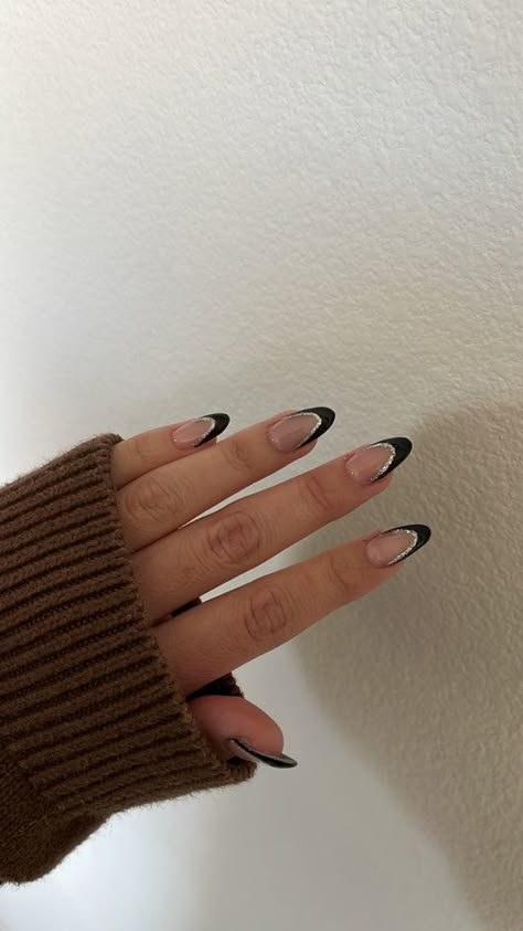 Almond French Tip Nails, Almond French Tip, Black Almond Nails, Molde F1, Subtle Nails, Summery Nails, Formal Nails, Spring Nail Designs, Black French