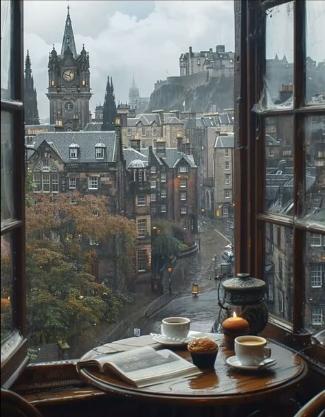 Scotland Aesthetic, Edinburgh Scotland, Cozy Place, Autumn Cozy, City Aesthetic, Pretty Places, Beautiful World, Happy Places, Edinburgh