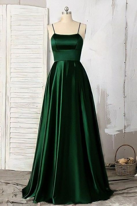 Inappropriate Prom Dresses, Long Green Homecoming Dresses, Evening Party Dress Classy Long, Emerald Graduation Dress, Green Dress Prom Aesthetic, Grad Dresses Silk, Grad Dresses Dark Green, Emerald Dresses Formal, Cute Green Prom Dresses