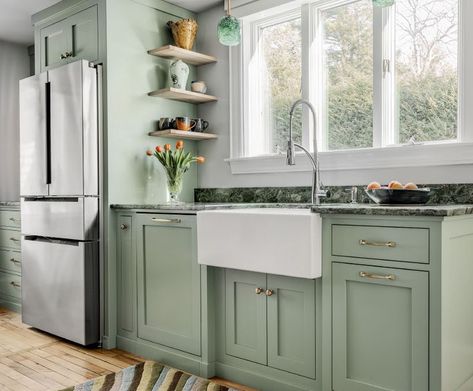 Green cabinets pretty w/dark granite countertops but think i'd get sick of color Green Granite Countertops, Dark Granite Countertops, Chalet Kitchen, Green Countertops, Green Granite, Dark Granite, Granite Countertops Kitchen, Countertops Kitchen, Green Cabinets