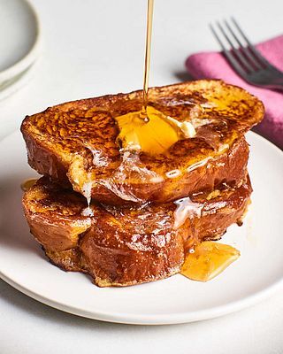 Recipe: Best-Ever Challah French Toast — Recipes from The Kitchn | Kitchn | Inspiring cooks, nourishing homes | Bloglovin’ Challah French Toast Recipe, French Toast Ideas, Roti Panggang, Breakfast French Toast, Creme Brulee French Toast, Challah French Toast, Toast Ideas, Best French Toast, Dry Bread