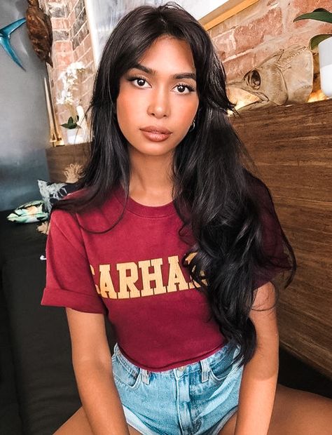 20+ Ideas for Curtain Bangs: The Effortless Bangs Hair Styles Fringe, Haircut Inspo Long, Curtain Bang Hairstyles, Facial Framing, Black Lace Wig, Mishti Rahman, Madison Beer Hair, Tree Braids, French Twist Hair