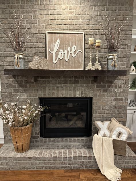 Cute Fireplace Decor, Living Room Decor With Chimney, Brick Fireplace Mantle Decor Ideas, Natural Mantle Decor, How To Decorate Your Fireplace, How To Decorate Fireplace Hearth, Decor For Fireplace Mantle With Tv, Mantle And Hearth Decorating Ideas, Red Brick Mantle Decor