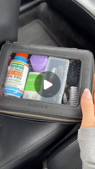 •nadia• on Instagram: "ASMR making an emergency touch up kit for my car b/c you never know what could happen! gotta stay prepared☝🏼links to everything in my bio under “car essentials” #asmr #notalkingasmr #packingasmr #caressentials #carmusthaves #cartouchupkit #girlemergencykit" Travel Emergency Kit Diy, Car Period Kit, Car Hygiene Kit, Emergency Kit For Car Women, Emergency Kit Car, Car Beauty Kit, Car Kits For Women, Car Pouch Essentials, Emergency Bag For Car