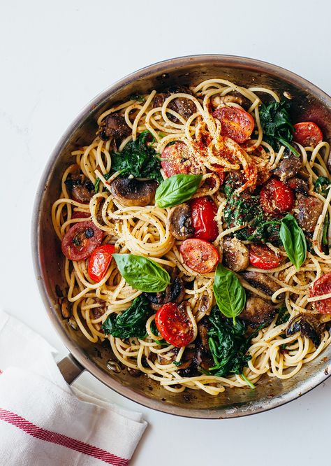 One-Pot Tomato   Mushroom Pasta Mushroom Tomato Recipe, Oms Recipes, Tomato Mushroom Pasta, Mushroom Pasta Bake, Mushroom Tomato, Lemon Pasta Recipes, Spaghetti With Spinach, Chicken Recipe Air Fryer, Pasta Bake Recipe