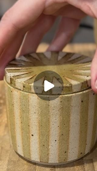 Mäe Ceramics on Instagram: "How I made this little French butter holder 💅" Ceramic French Butter Dish, Butter Holder Ceramics, French Butter Dish Pottery, French Butter Keeper, Butter Holder Pottery, Ceramic Butter Bell, Ceramic Organizer, Butter Dish Pottery, Ceramic Videos