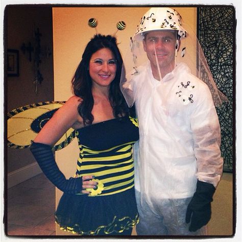 Bee Catcher & Honey Bee Easy to make the bee catcher costume. Home Depot for the helmet,painting cover up,gloves. Netting & Stickers from Joann's fabric store. Bee And Bee Catcher Costume, Halloween Bee, Bee Catcher, Girl Group Halloween Costumes, Helmet Painting, Halloween Couples, Great Halloween Costumes, Helmet Paint, Bee Keeper