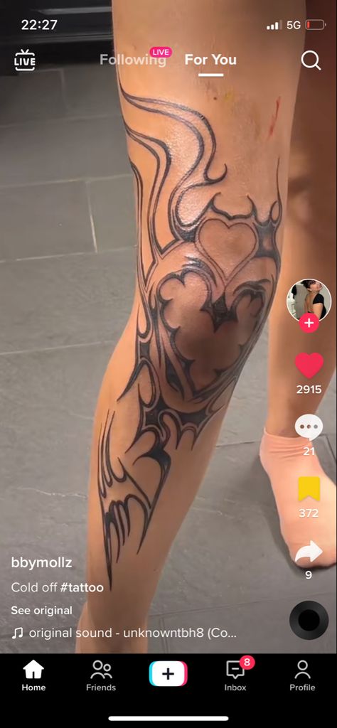 Calf Women Tattoo, Long Leg Tattoos For Women, Y2k Leg Tattoos, Cute Knee Tattoos Women, Black And White Leg Tattoos, Knee Tats For Women, Grafitti Tattoos, Leg Sleeves For Females Tattoo, Big Thigh Tattoos