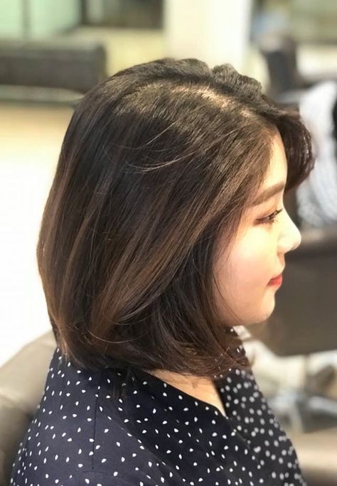 Women Hair With Bangs, Volume Rebond, Hair Rebond, Short Hairstyle Tutorial, Rebonding Hair, Hair Volume Tricks, Korean Medium Hair, Kpop Short Hair, Outfits For Teachers