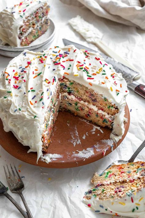 Vegan Birthday Cake [Funfetti Cake] - Plant-Based on a Budget Vegan Funfetti Cake, Birthday Cake Funfetti, Cake Funfetti, Plant Based On A Budget, Vegan Pies Recipes, Plant Based Dessert Recipes, Vegan Vanilla Cake, Mcdougall Recipes, 22nd Bday