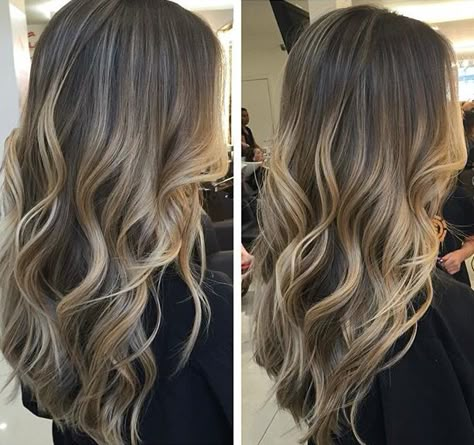 Romeufilepe hair. Amazing!!! Hair Balayage Highlights, Grey Balayage, Rambut Brunette, Baby Lights, Jennifer Aniston Hair, Balayage Hair Blonde, Hair Balayage, Brown Blonde Hair, Ombre Hair Color