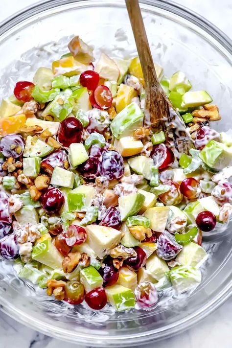 Classic Waldorf Salad - foodiecrush.com Best Waldorf Salad Recipe, Easy Waldorf Salad, Picnic Salad Recipes, Orzo Salat, Waldorf Salad Recipe, Christmas Salads, Resep Salad, Waldorf Salad, Dessert Aux Fruits