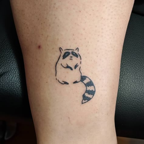 Raccoon friend for Ella! From my quickie doodle flash 🦝 Simple Raccoon Tattoo, Small Raccoon Tattoo, Raccoon Tattoo Ideas, Hase Tattoos, Racoon Tattoo, Raccoon Tattoo, Tattoos Matching, Raccoon Art, Christian Sleeve Tattoo