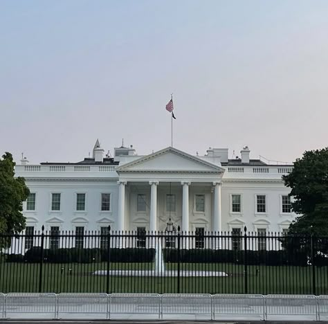 White House Presidential, The White House Washington Dc Interior, White House Washington Dc Aesthetic, Washington Dc Buildings, White House Usa Washington Dc, Washington Dc Vision Board, Washington Dc Home, The White House Aesthetic, White House Aesthetic Dc